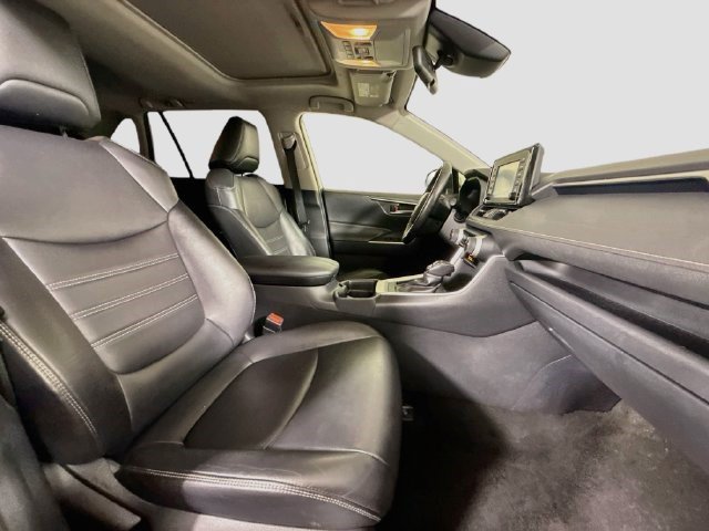 Used 2019 Toyota RAV4 XLE Premium FWD image 23