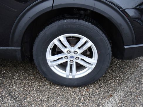 Used 2023 Ford Explorer XLT w/ Equipment Group 202A image 23