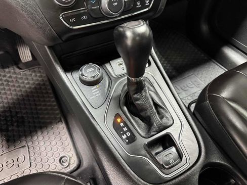Used 2022 Jeep Cherokee Latitude w/ Sun & Sound Group AWD/4WD image 13