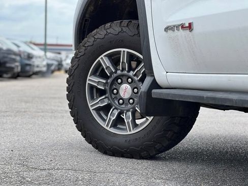 Used 2024 GMC Sierra 1500 AT4 w/ Technology Package AWD/4WD image 12
