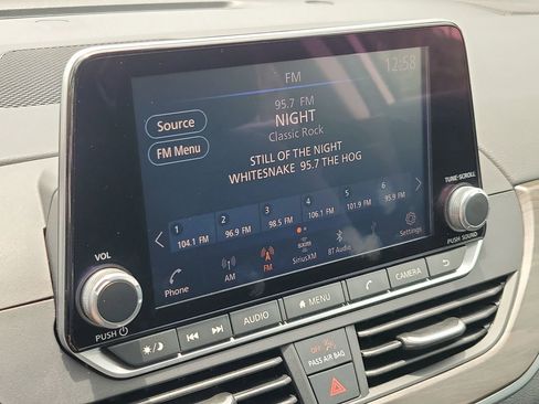 Used 2025 Nissan Altima 2.5 SV FWD image 23