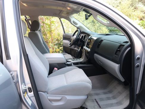 Used 2010 Toyota Tundra 4x4 Double Cab image 32