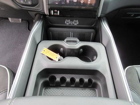 New 2026 RAM 2500 Laramie AWD/4WD image 24