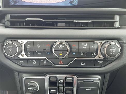 New 2025 Jeep Gladiator Sport w/ Premium Package image 19