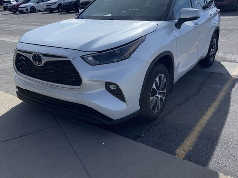 Used 2022 Toyota Highlander XLE AWD/4WD image 28