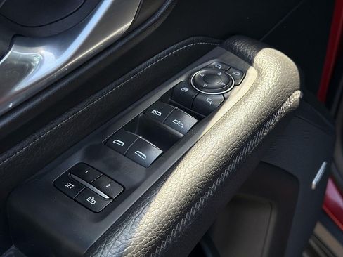 Used 2024 GMC Yukon Denali w/ Advanced Technology Package AWD/4WD image 23