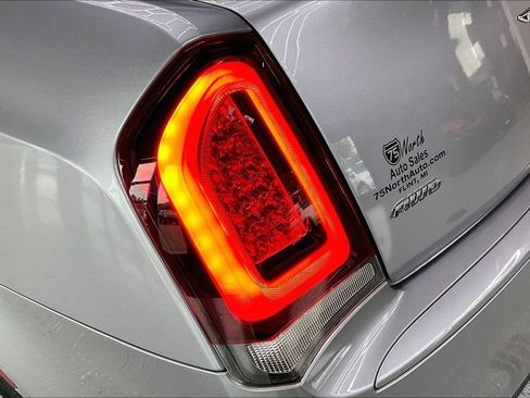 Used 2018 Chrysler 300 S AWD/4WD image 23