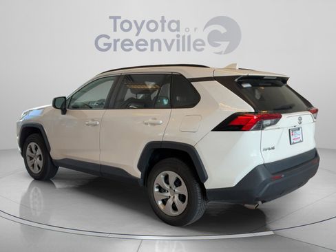 Used 2021 Toyota RAV4 LE FWD image 4