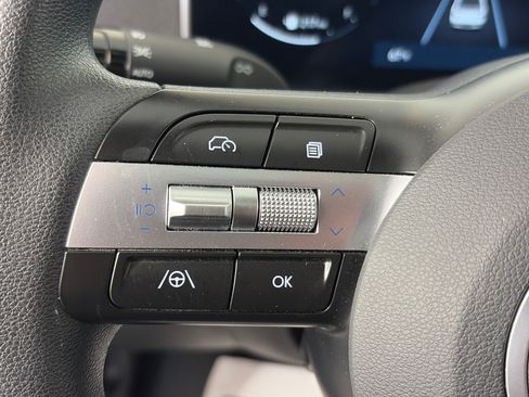 Used 2025 Hyundai Santa Cruz SEL AWD/4WD image 32