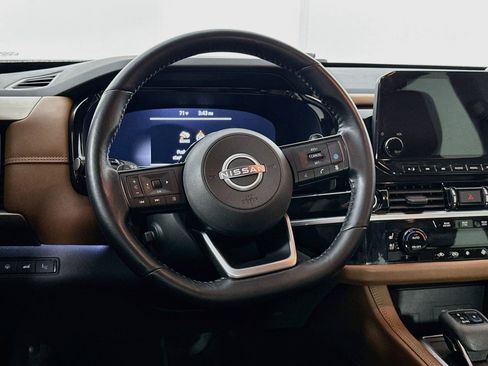 Used 2022 Nissan Pathfinder Platinum w/ Cargo Package FWD image 18
