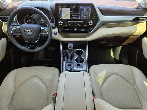 Used 2020 Toyota Highlander Platinum image 23