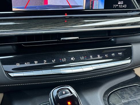 Used 2024 Cadillac Escalade Premium Luxury RWD image 30