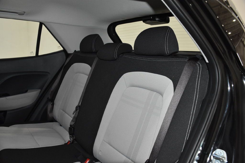 Certified 2025 Hyundai Venue SEL FWD image 32