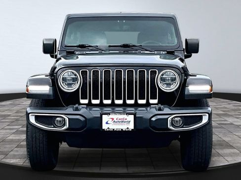 Used 2018 Jeep Wrangler Unlimited Sahara AWD/4WD image 2