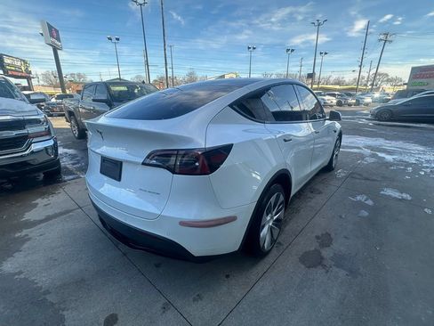 Used 2022 Tesla Model Y Long Range image 5