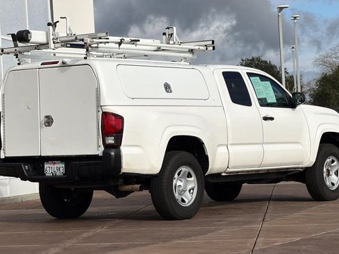 Certified 2022 Toyota Tacoma SR image 4