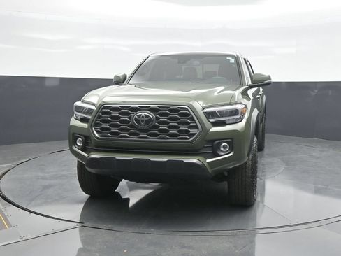 Used 2022 Toyota Tacoma TRD Off-Road w/ TRD Premium Off Road Package AWD/4WD image 2
