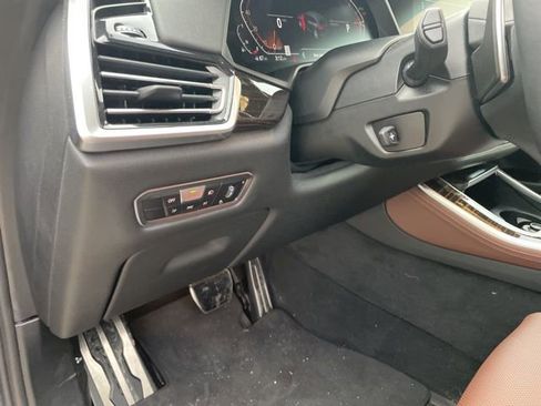 Used 2023 BMW X5 xDrive40i w/ M Sport Package image 12