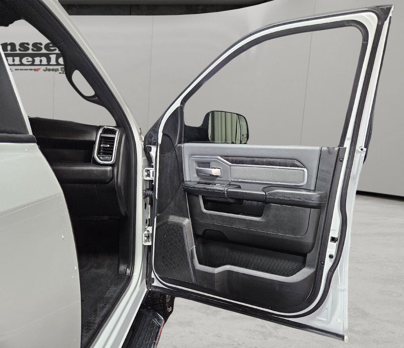 Used 2022 RAM 2500 Big Horn AWD/4WD image 23