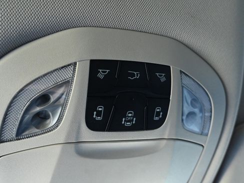 Used 2021 Chrysler Pacifica Touring-L image 26