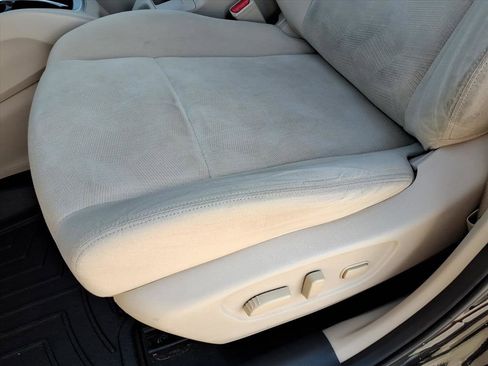 Used 2016 Nissan Rogue SV FWD image 14