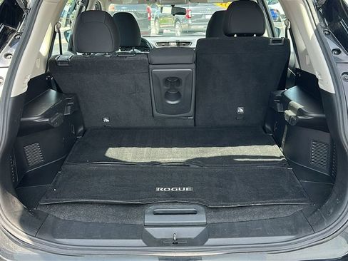 Used 2018 Nissan Rogue S AWD/4WD image 26