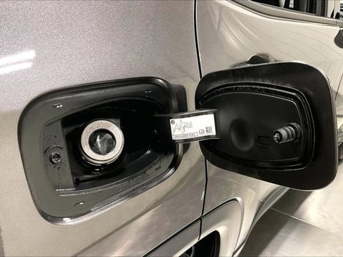 Used 2023 Jeep Compass Limited image 42