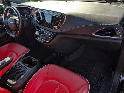 Used 2020 Chrysler Pacifica Limited w/ Quick Order Package 27H Red S image 21