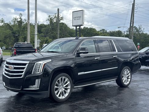 Used 2020 Cadillac Escalade ESV Luxury RWD image 4