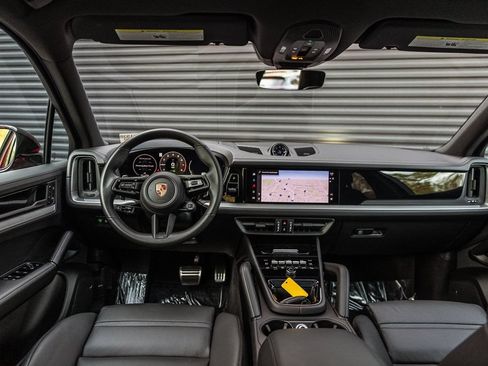 Certified 2025 Porsche Cayenne E-Hybrid AWD/4WD image 12