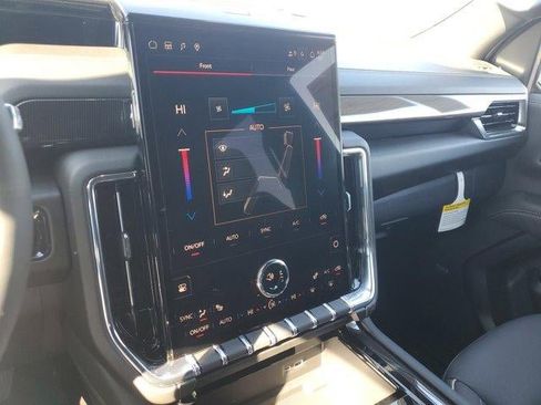 New 2026 GMC Yukon XL Elevation image 24