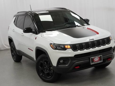 Used 2023 Jeep Compass Trailhawk w/ Sun and Sound Group AWD/4WD image 9
