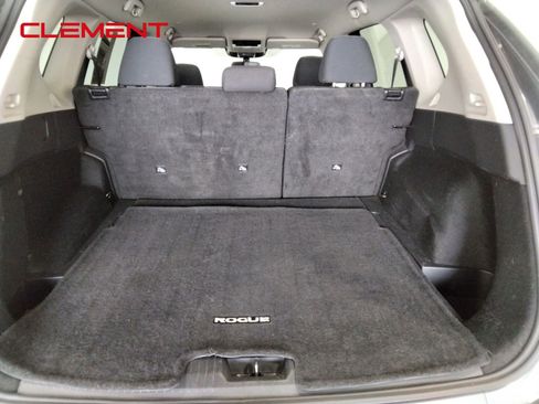 Used 2024 Nissan Rogue SV image 10