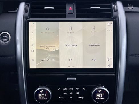 Certified 2024 Land Rover Discovery Dynamic SE image 19