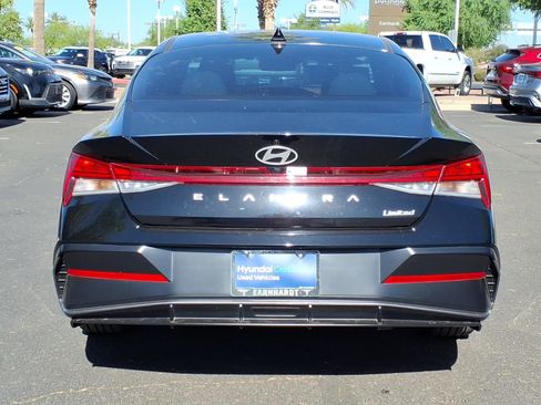 Certified 2025 Hyundai Elantra Limited FWD image 4