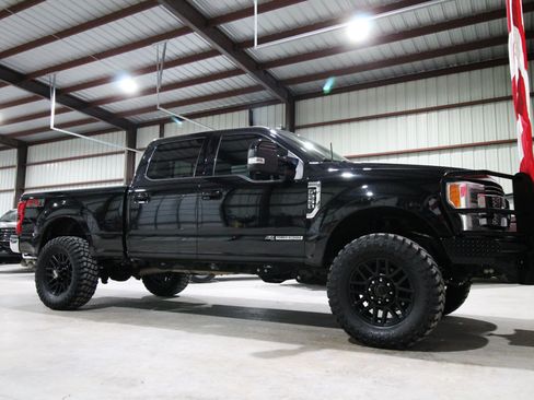 Used 2019 Ford F250 Lariat w/ Lariat Ultimate Package AWD/4WD image 15