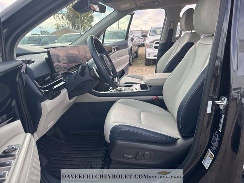 Used 2025 Kia Carnival SX Prestige image 16