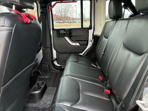Used 2016 Jeep Wrangler Unlimited Rubicon image 18