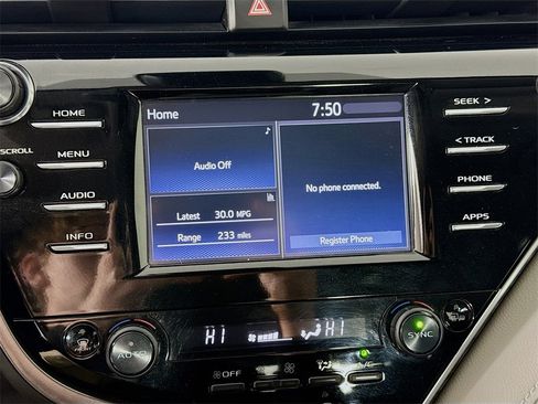 Used 2018 Toyota Camry L image 15