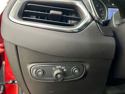 Used 2024 Chevrolet Equinox Premier image 17