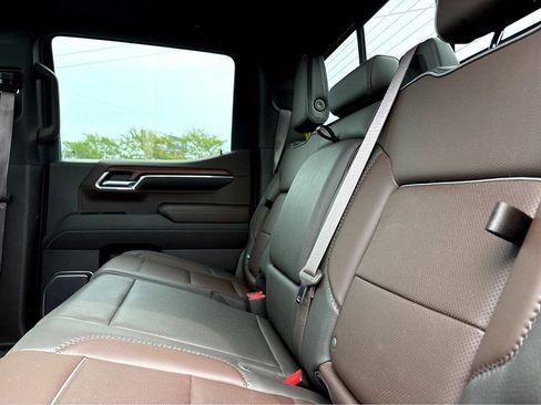 Used 2023 GMC Sierra 1500 Denali w/ Denali Reserve Package AWD/4WD image 17