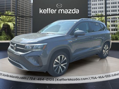 Used 2022 Volkswagen Taos SE w/ Panoramic Sunroof Package AWD/4WD image 3