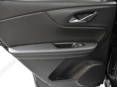 Used 2025 Chevrolet Blazer LT FWD image 13