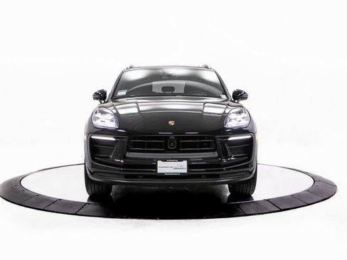 Certified 2025 Porsche Macan image 10