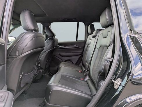 Used 2023 Jeep Grand Cherokee Altitude image 13