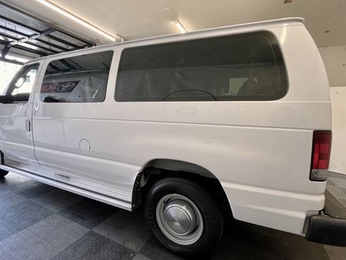Used 2006 Ford E-350 and Econoline 350 XLT image 5