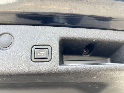 Used 2018 Chevrolet Equinox LT w/ Sun & Infotainment Package image 11