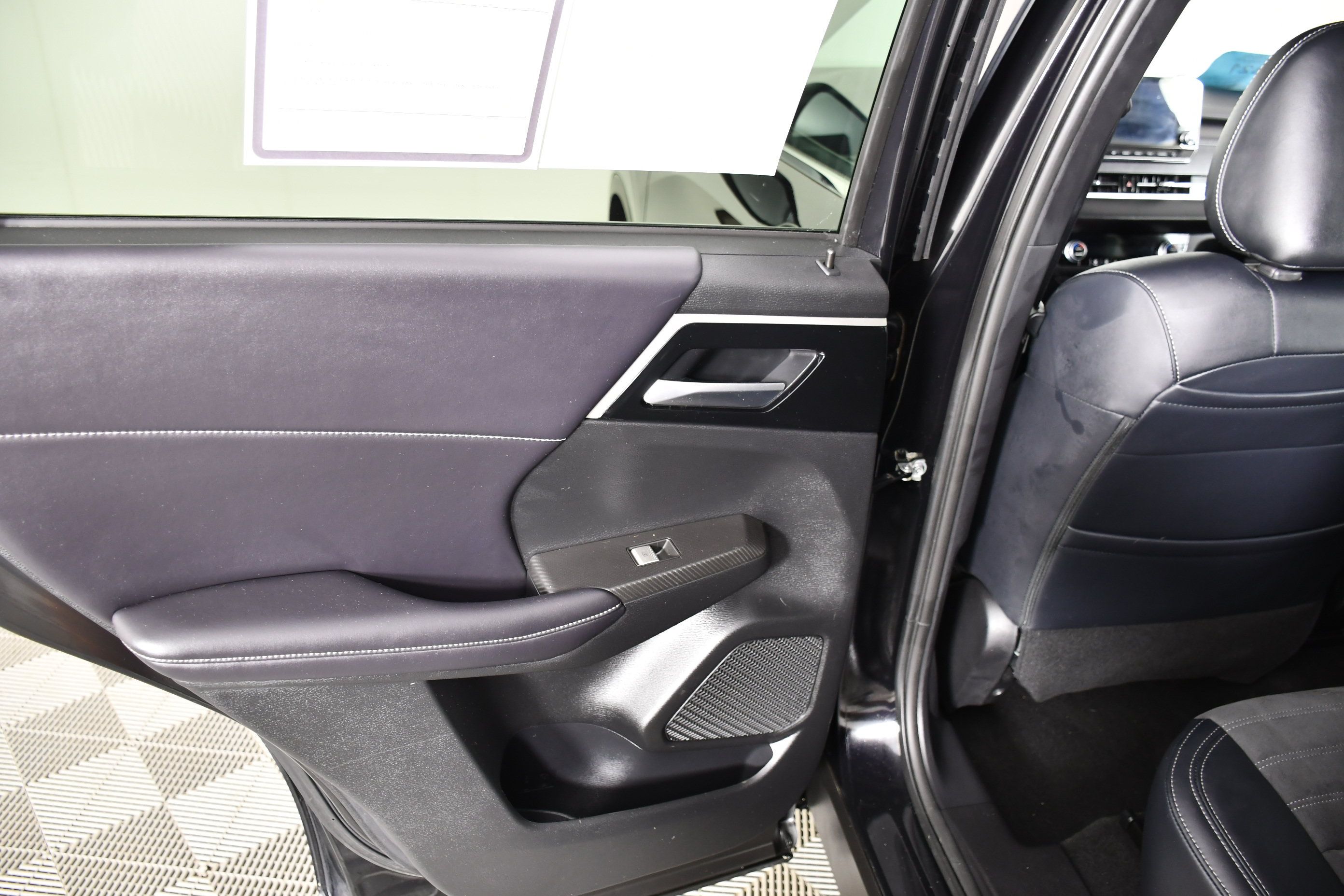 Used 2024 Mitsubishi Outlander SE AWD/4WD image 43