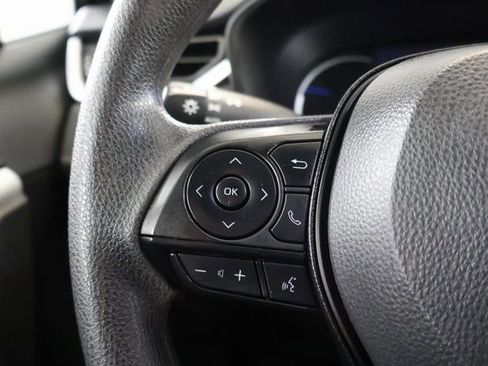 Used 2025 Toyota RAV4 XLE image 17