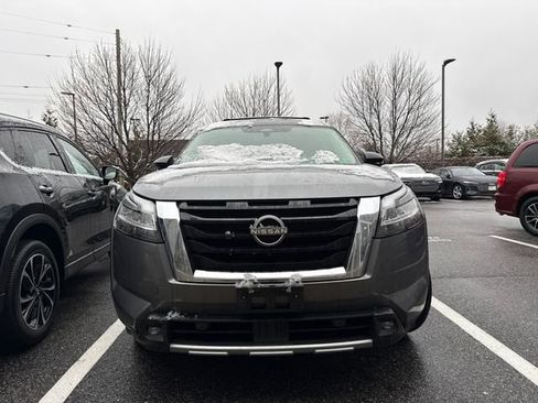 Used 2022 Nissan Pathfinder SL image 6